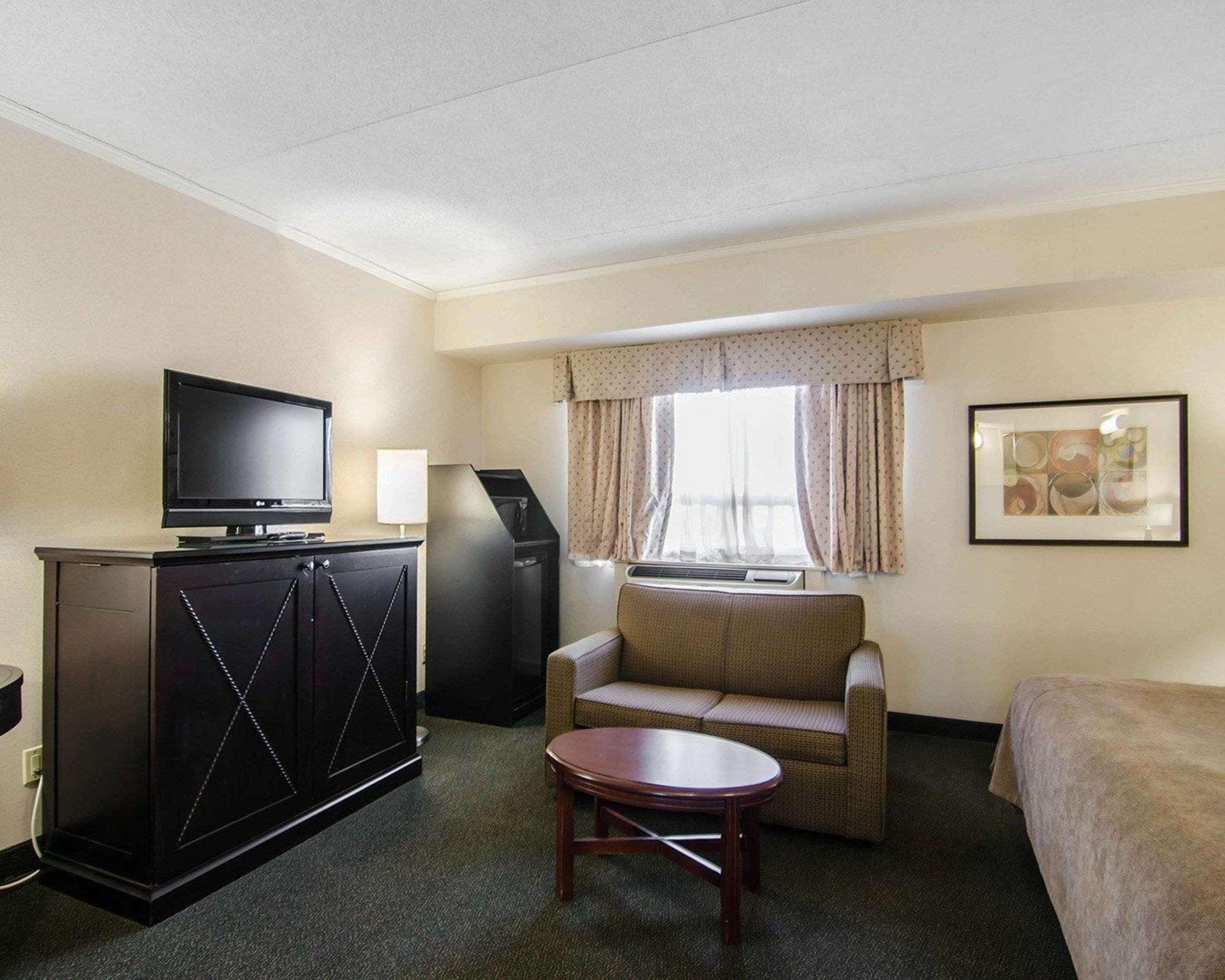 Courtyard By Marriott Regina Downtown Hotell Exteriör bild
